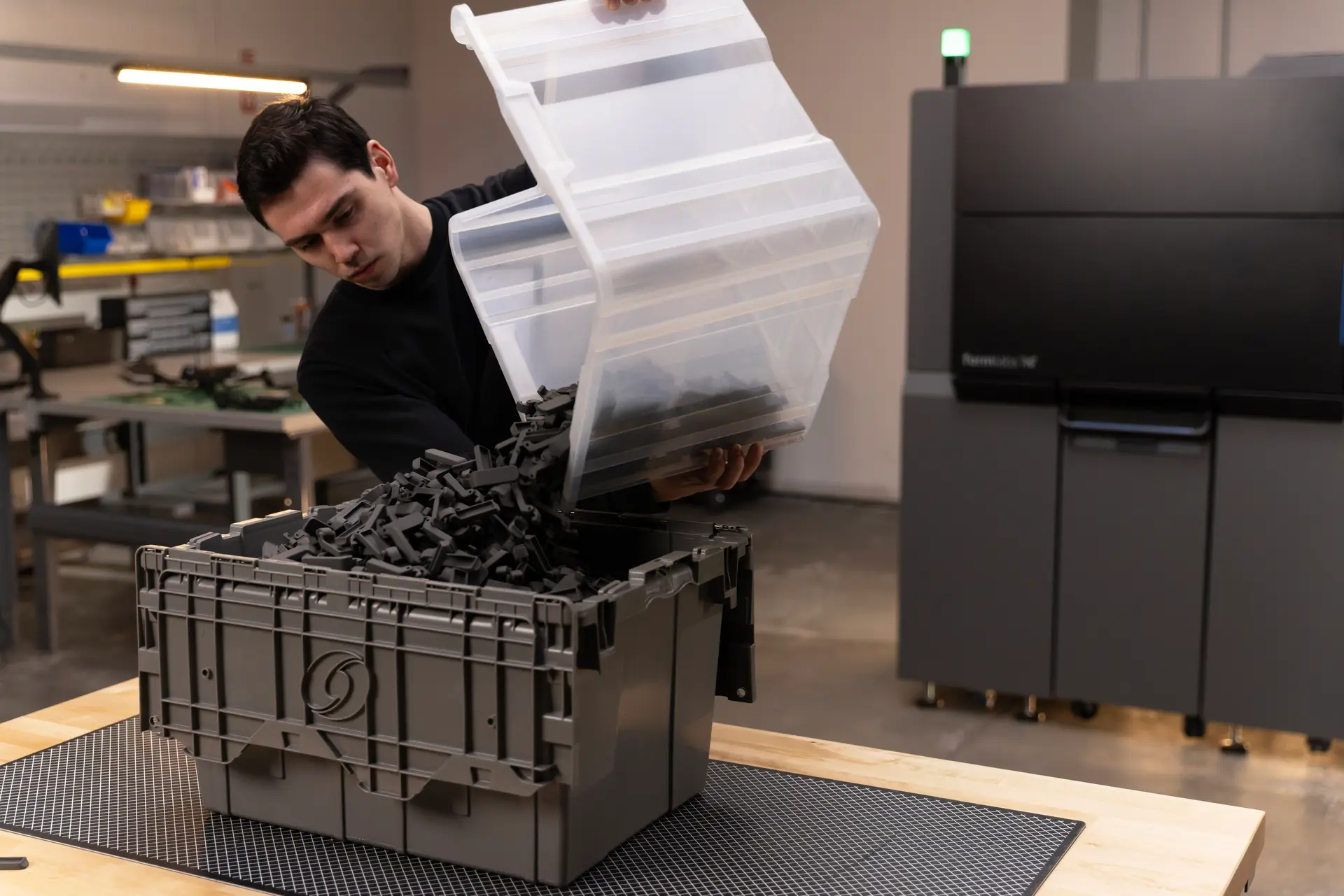 Dicht gepackter SLS Baujob im Formlabs Fuse X1 für industrielle Produktionschargen